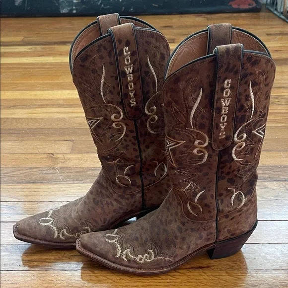 Lucchese “Dallas Cowboys” Leopard Boots with Embroidery & Rhinestone Star - Picture 3 of 13